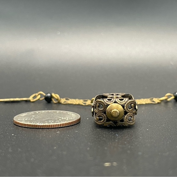 Elegant Black and Gold Pendant Necklace - Picture 9 of 11